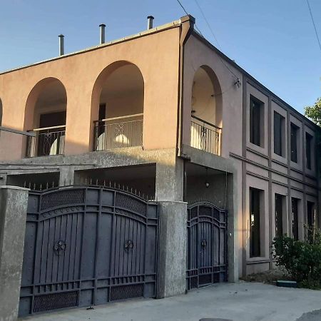 Jorji Acomodação com café da manhã Gori Exterior foto